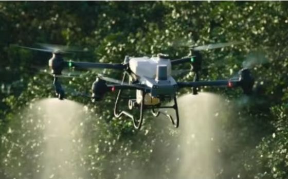 Remote Control Professional Drone Loading Four-Rotor Drone with GPS and Foldable Prosumer Design/Combo Agricultural Drone